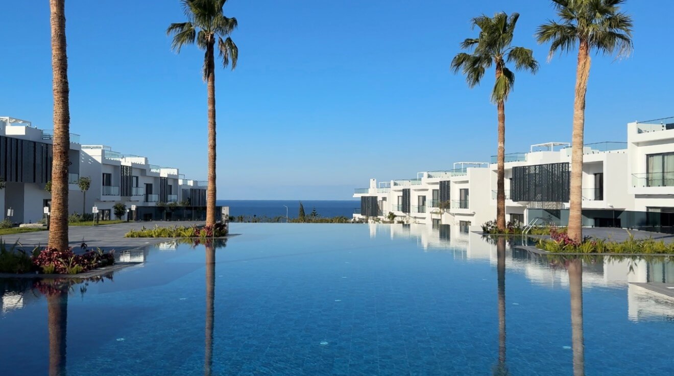 Aqualina Residence – Außenansicht der Beachfront-Anlage